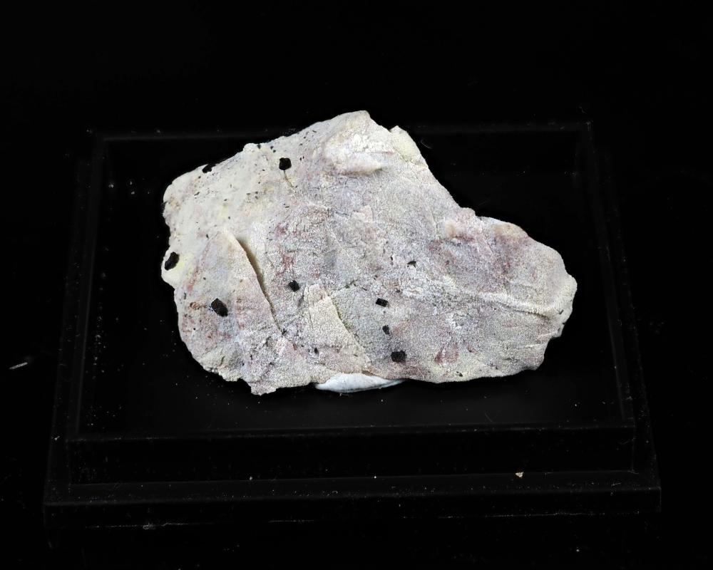 Apuanit